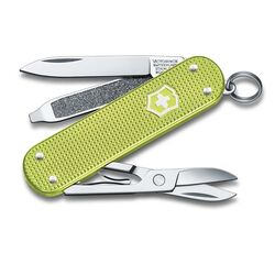 Victorinox - Victorinox 0.6221.241G Lime Twist Classic Alox Çakı